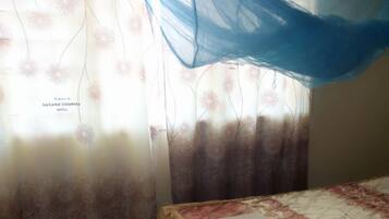 Double Room | Desk, free WiFi, bed sheets