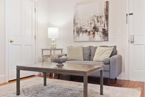 Televisión y oficina 