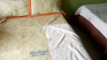 Quarto casal | Escrivaninha, Wi-Fi de cortesia, roupa de cama