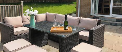 تناول الطعام بالخارج