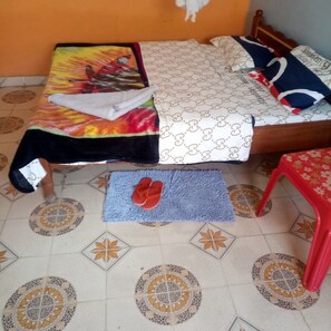 Escritorio, cortinas blackout y wifi gratis 
