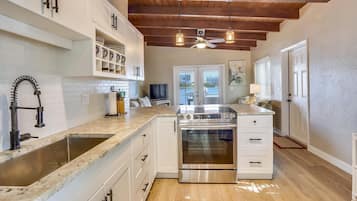 House, Multiple Beds (Boca Bay 3BR home, Water front, Dock,) | Private kitchen