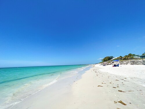 Beachfront Condo | Pool & Waterfront Views