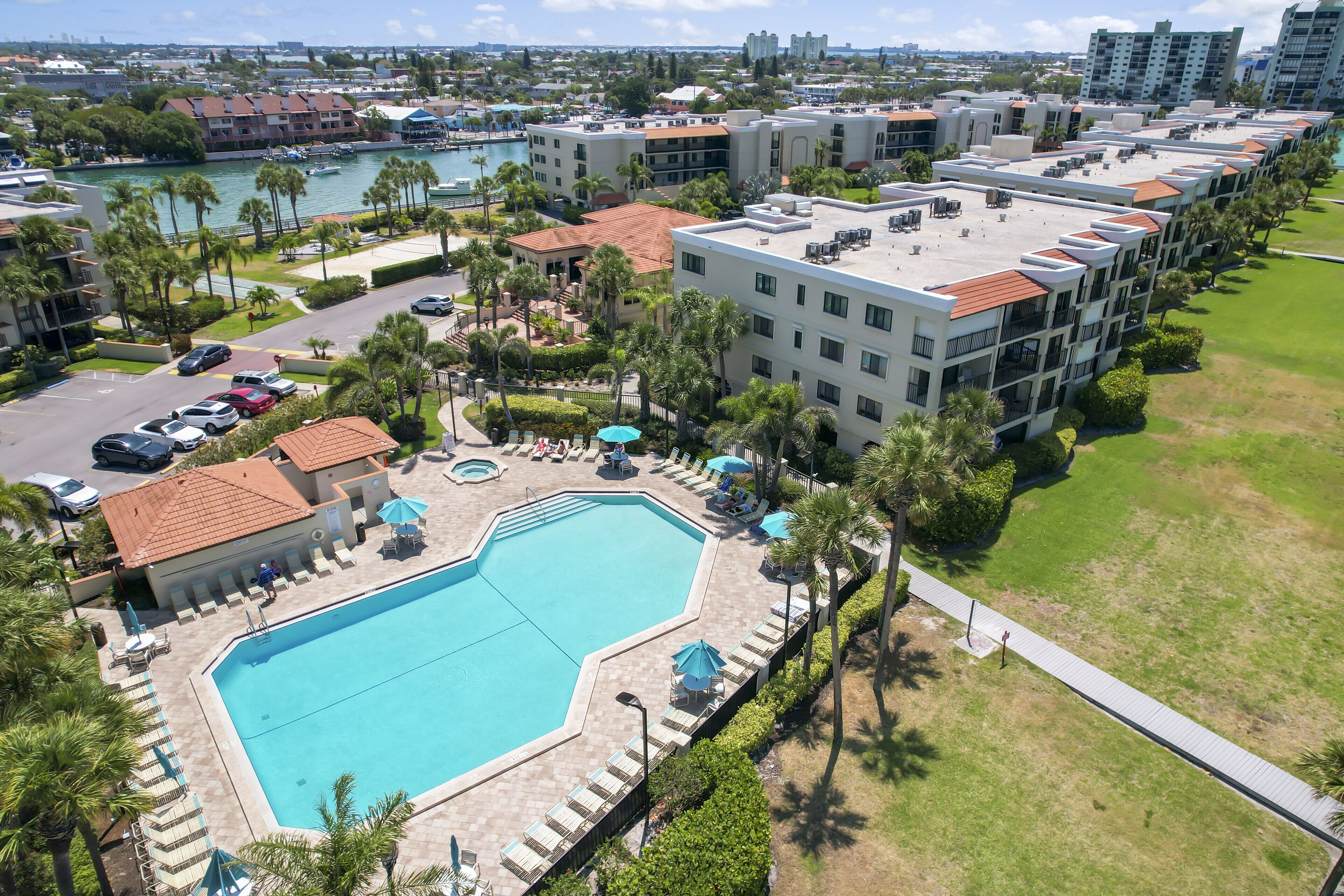 Et oppvarmet basseng