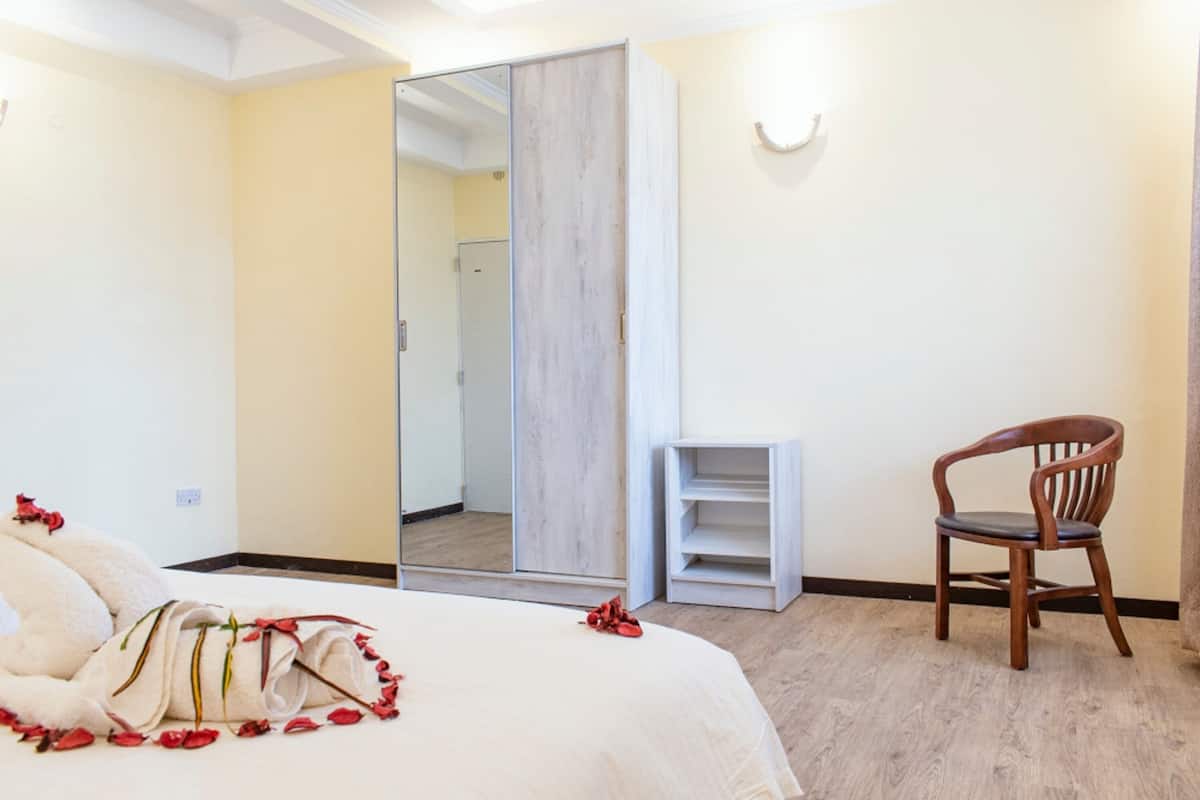 Habitación ejecutiva | Escritorio, wifi gratis y ropa de cama