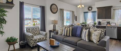 Smart TV, Netflix, Hulu, streaming services