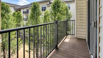 Apartemen, 2 kamar tidur | Balkon