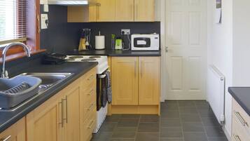 Dishwasher, cookware/dishes/utensils, freezer