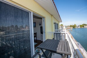Property grounds - Cozy Waterfront Condo | Patio & Beach Access (St. Pete Beach)