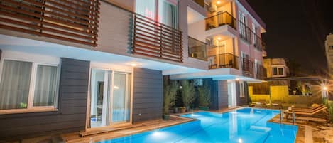 Seasonal outdoor pool, pool umbrellas