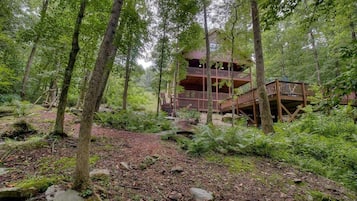 Cabin, 3 Bedrooms | Property grounds