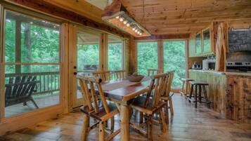 Cabin, 3 Bedrooms | In-room dining