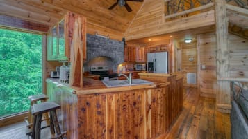 Cabin, 3 Bedrooms | Private kitchen | Fridge, microwave, stovetop, dishwasher