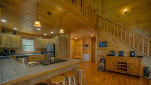 Cabin, 3 Bedrooms | Private kitchen