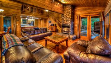 Cabin, 3 Bedrooms | Living room | TV