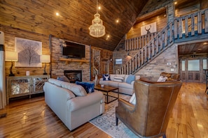 Cabin, 5 Bedrooms | Living room