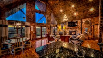 Cabin, 5 Bedrooms | Living room