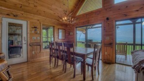 Cabin, 3 Bedrooms | Dining