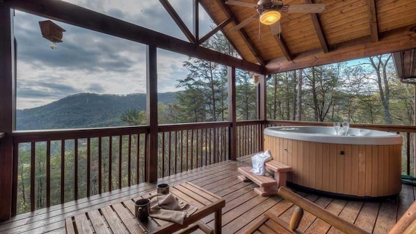 Outdoor spa tub - The Overlook by Escape to Blue Ridge (Blue Ridge)
