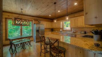 Cabin, 3 Bedrooms | Private kitchen | Fridge, microwave, stovetop, dishwasher