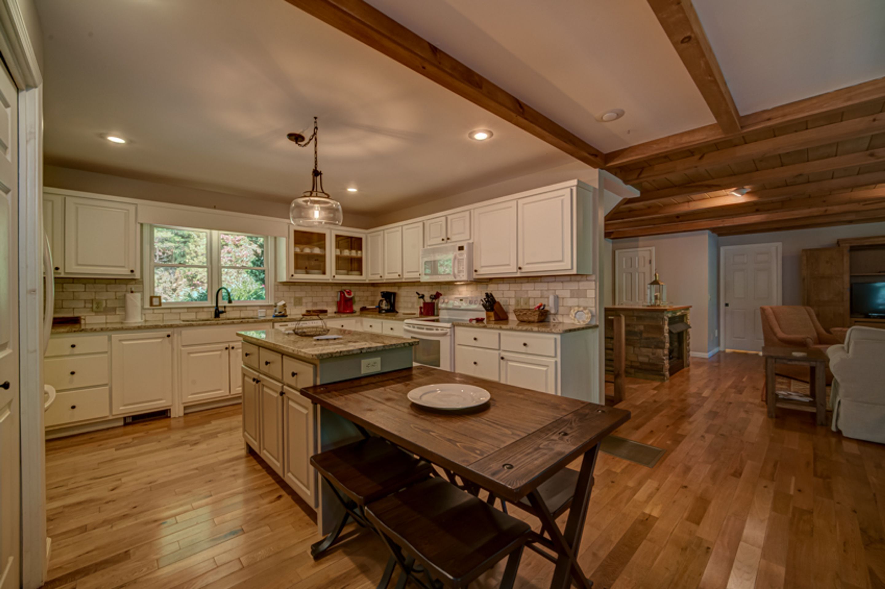Cabin, 4 Bedrooms | Private kitchen | Fridge, microwave, stovetop, dishwasher