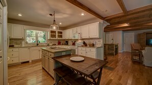 Cabin, 4 Bedrooms | Private kitchen | Fridge, microwave, stovetop, dishwasher - Toccoa Lookout Cottage by Escape to Blue Ridge (Blue Ridge)