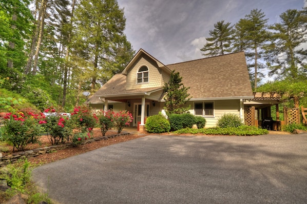 Exterior - Toccoa Lookout Cottage by Escape to Blue Ridge (Blue Ridge)