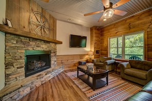 Cabin, 4 Bedrooms | Living room | TV