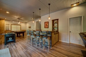 Cabin, 4 Bedrooms | Private kitchen | Fridge, microwave, stovetop, dishwasher