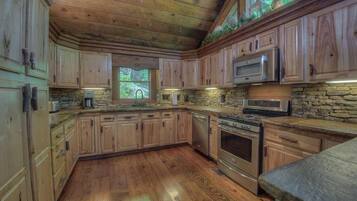 Cabin, 4 Bedrooms | Private kitchen | Fridge, microwave, stovetop, dishwasher