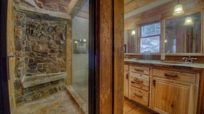 Cabin, 4 Bedrooms | Bathroom | Hair dryer, towels