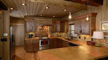 Cabin, 3 Bedrooms | Private kitchen | Fridge, microwave, stovetop, dishwasher