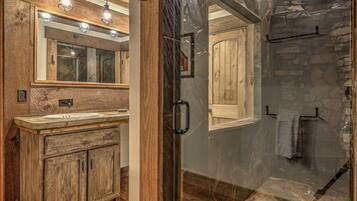 Cabin, 3 Bedrooms | Bathroom | Hair dryer, towels
