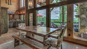 Cabin, 3 Bedrooms | In-room dining