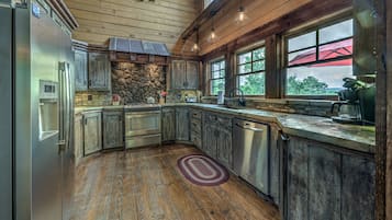 Cabin, 3 Bedrooms | Private kitchen | Fridge, microwave, stovetop, dishwasher