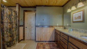 Cabin, 4 Bedrooms | Bathroom