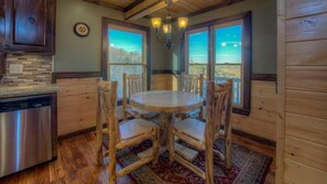 Cabin, 4 Bedrooms | Dining room