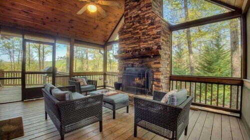 Sunset Pointe by Escape to Blue Ridge