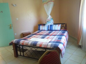 Desk, bed sheets - Bishop Muge Guest House & Conference (Kitale)