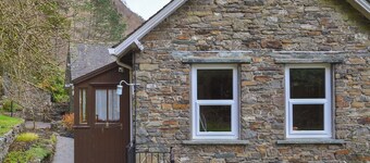 Squirrel’s Retreat - UK30821