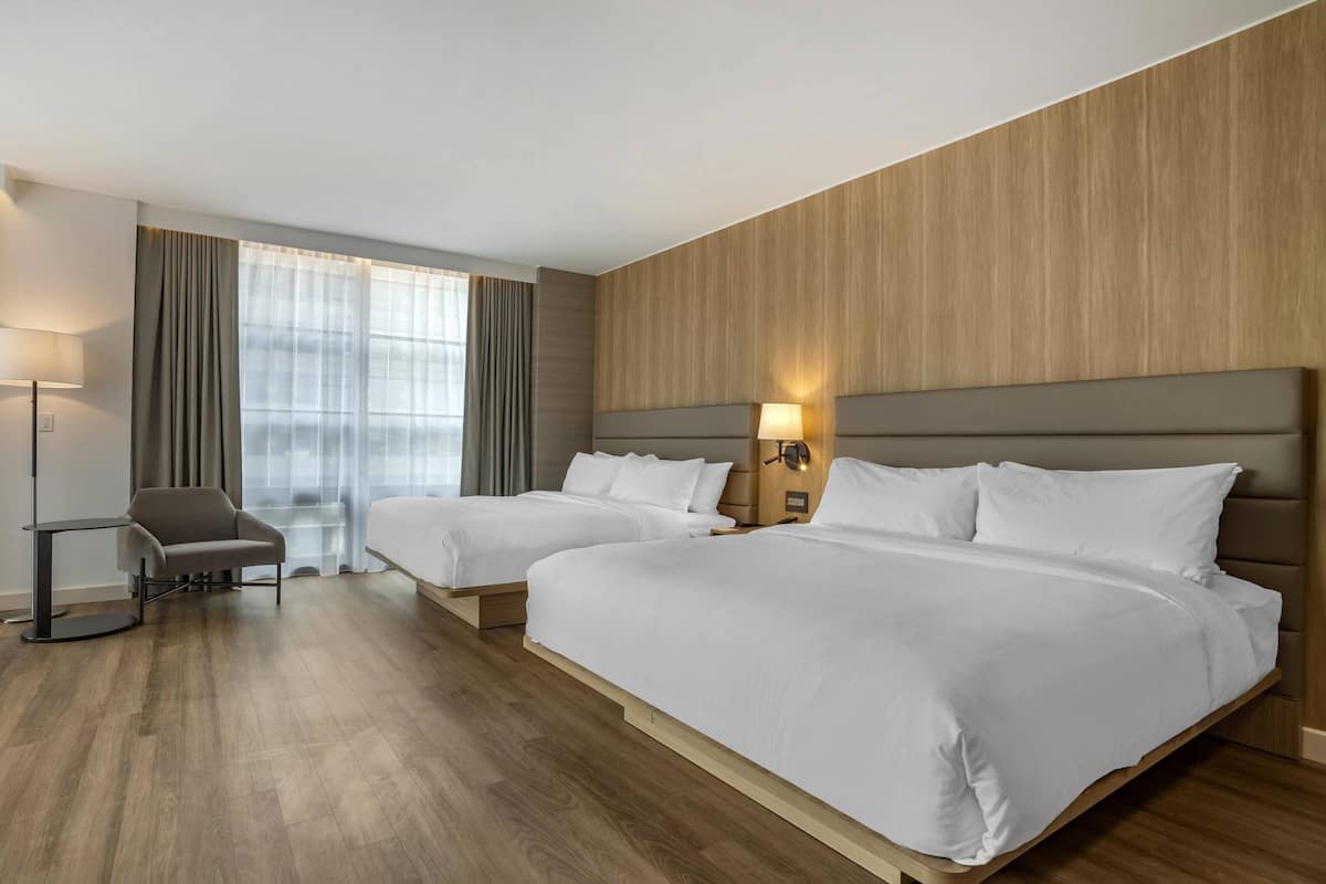 Ropa de cama de alta calidad y escritorio