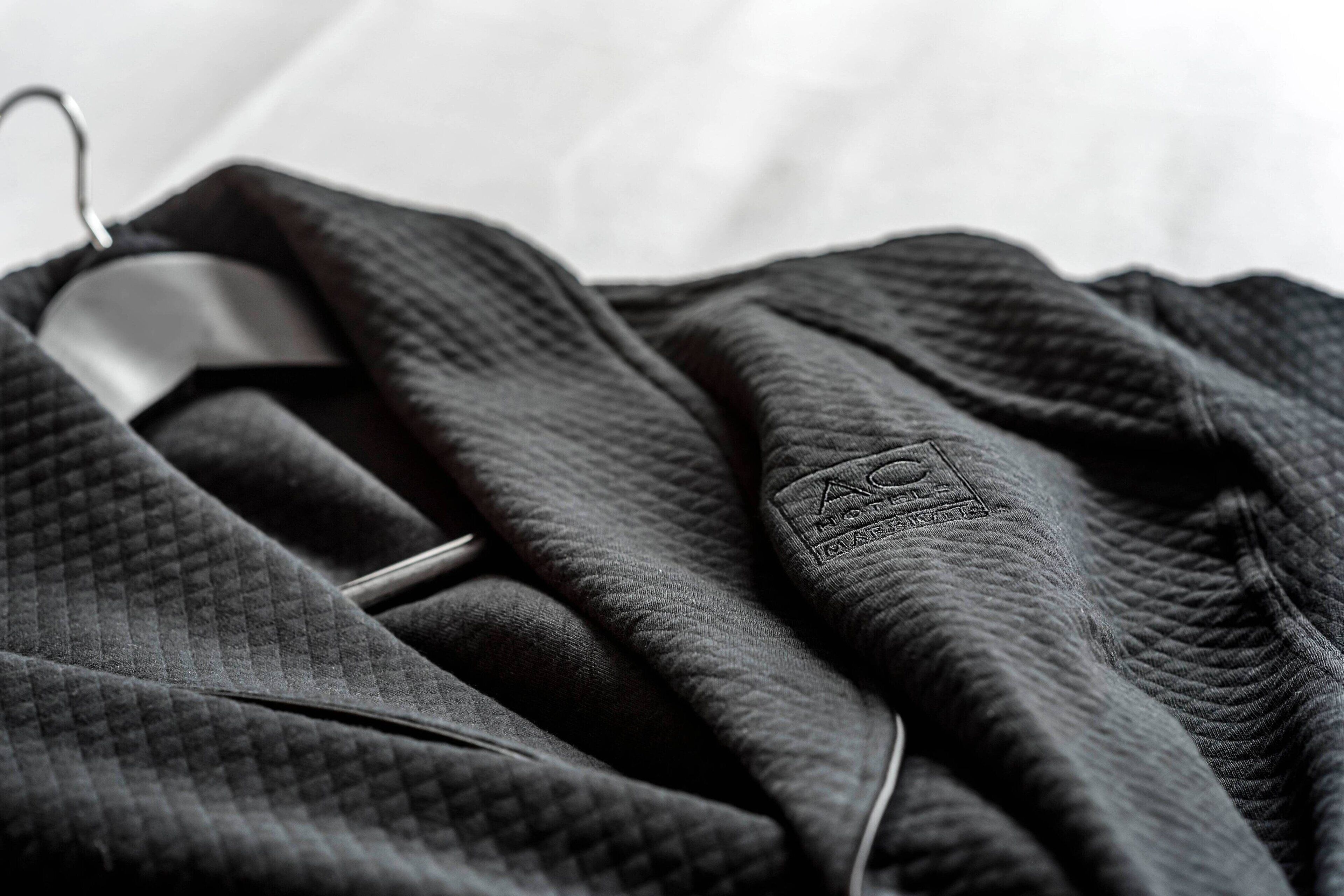 1 bedroom, premium bedding, desk, laptop workspace