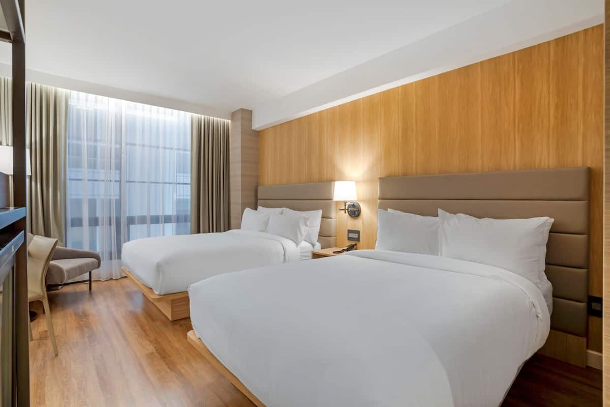 Ropa de cama de alta calidad y escritorio