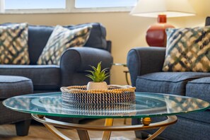TV - Sunny Shores Retreat | Prime Beach Location (St. Pete Beach)