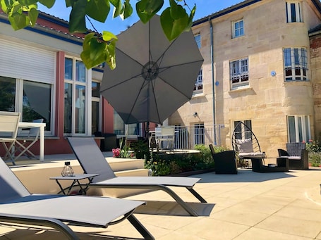 Terrace/patio. La Villa des Ducs