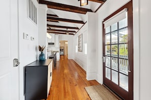 Apartment B | 3 間臥室、高級寢具、記憶床墊、熨斗/熨衣板