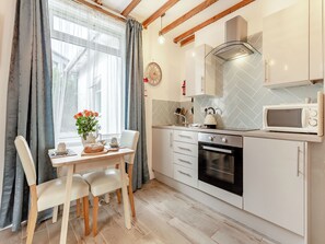 Private kitchen - 1 bedroom accommodation in Goodrington, near Paignton (Goodrington, near Paignton)