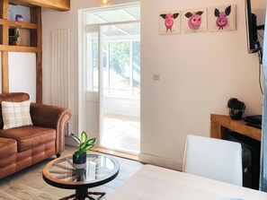TV - 1 bedroom accommodation in Goodrington, near Paignton (Goodrington, near Paignton)