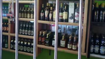 Bar (trong khuôn viên)