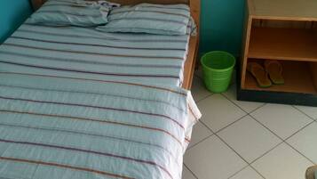 Phòng đơn | Bàn, bộ trải giường